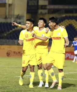 doi-u21-bi-loai-khoi-giai-vo-dich-quoc-gia-slna-cay-dang-len-tieng-doi-lai-cong-bang